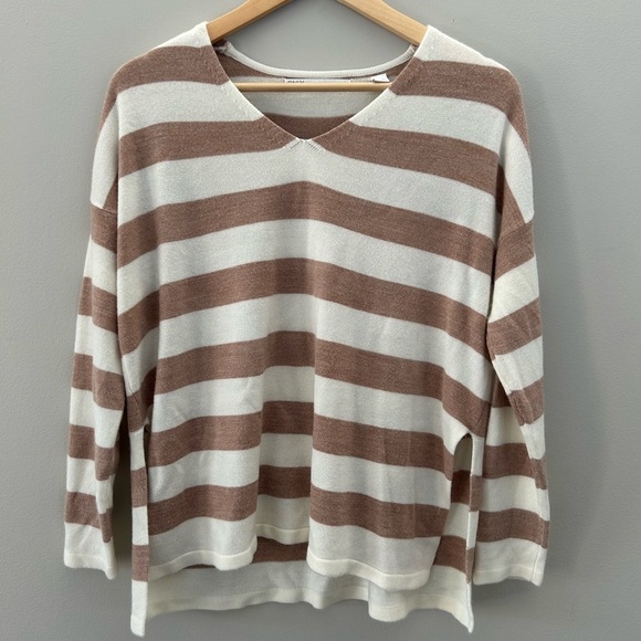 ❄️Only Soft V-Neck Feminine Striped High Side Slit Lightweight Knit Sweater - Picture 2 of 4